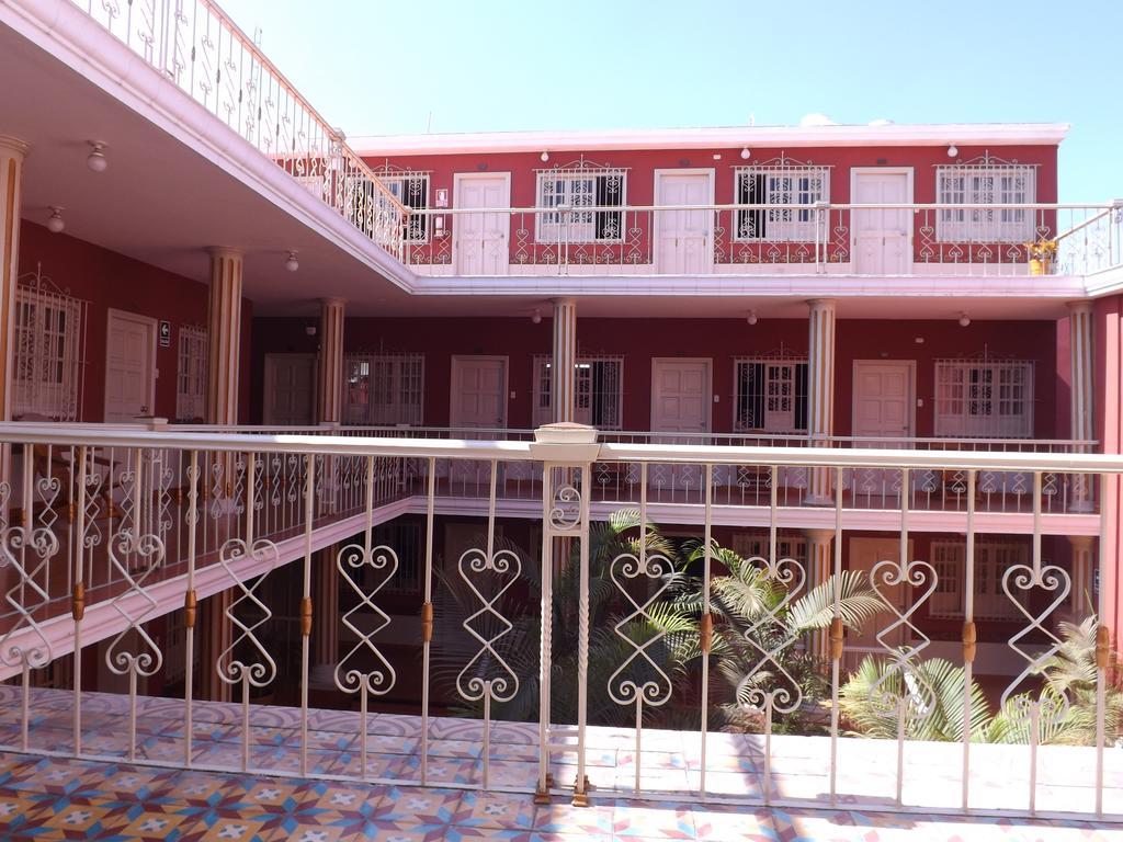 Hotel Colonial Trujillo Extérieur photo
