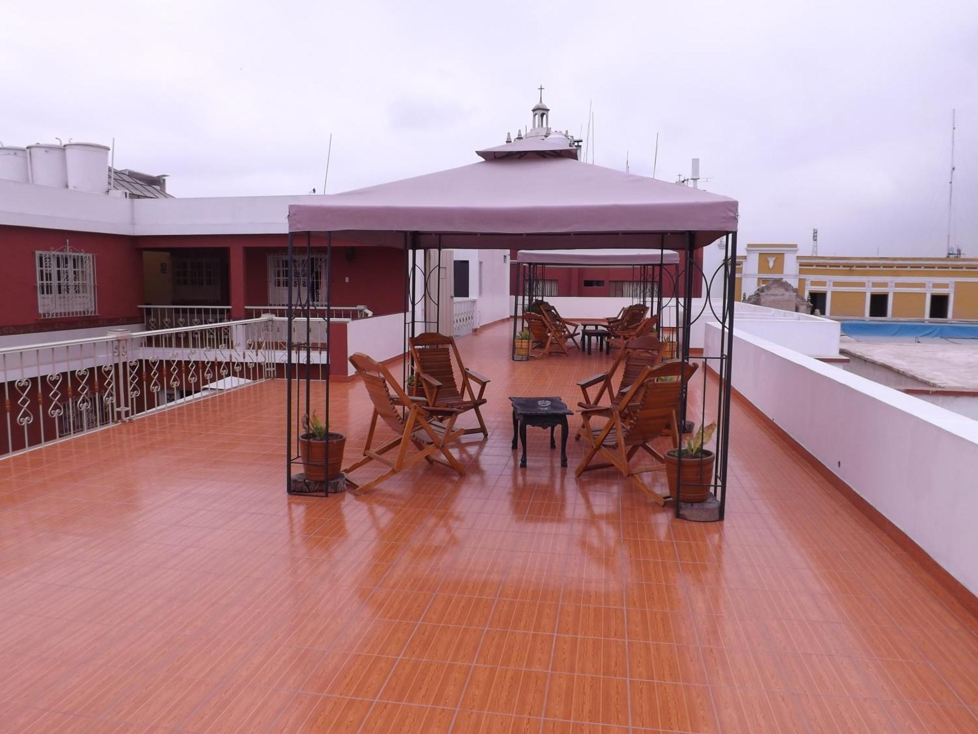 Hotel Colonial Trujillo Extérieur photo