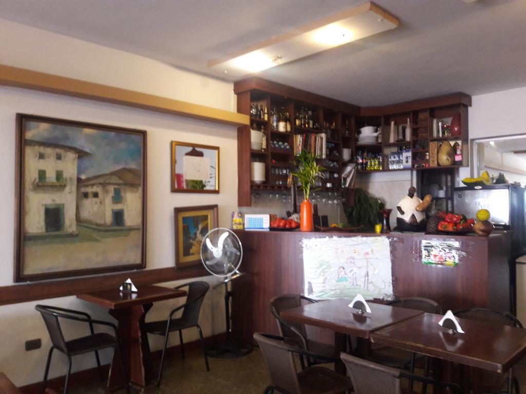 Hotel Colonial Trujillo Extérieur photo