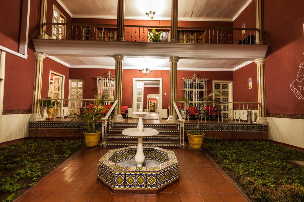 Hotel Colonial Trujillo Extérieur photo