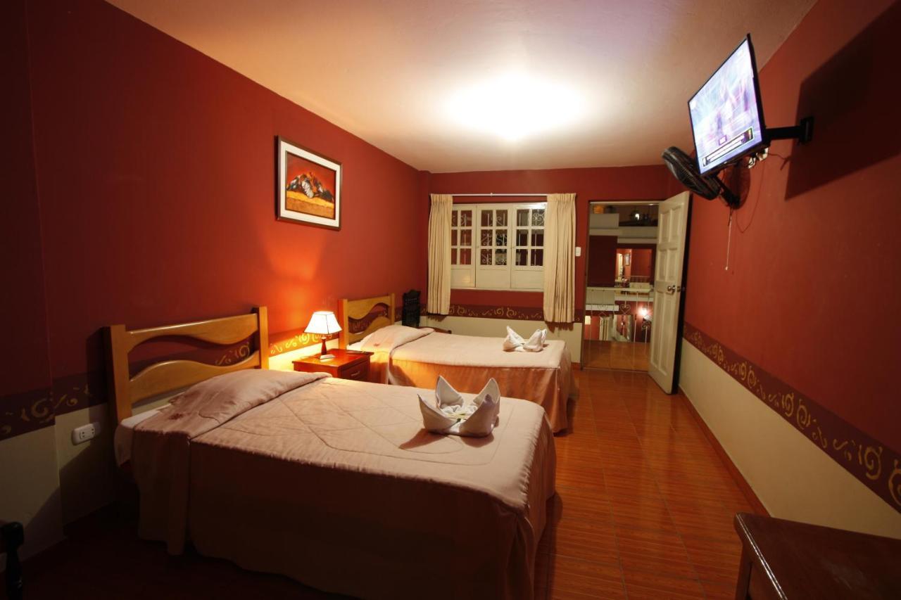 Hotel Colonial Trujillo Extérieur photo