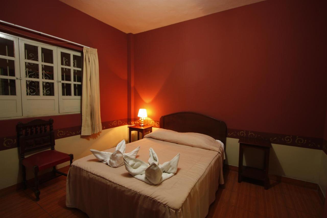 Hotel Colonial Trujillo Extérieur photo
