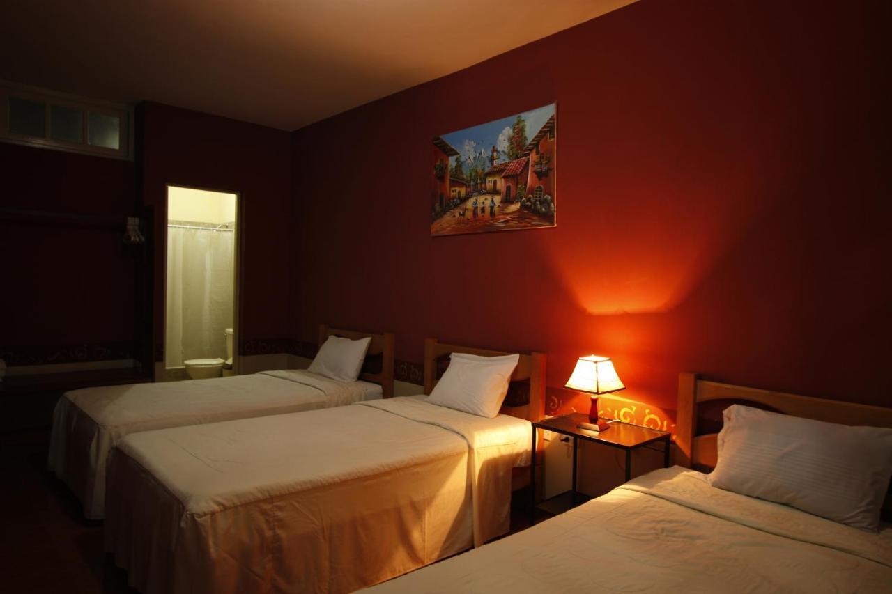 Hotel Colonial Trujillo Extérieur photo