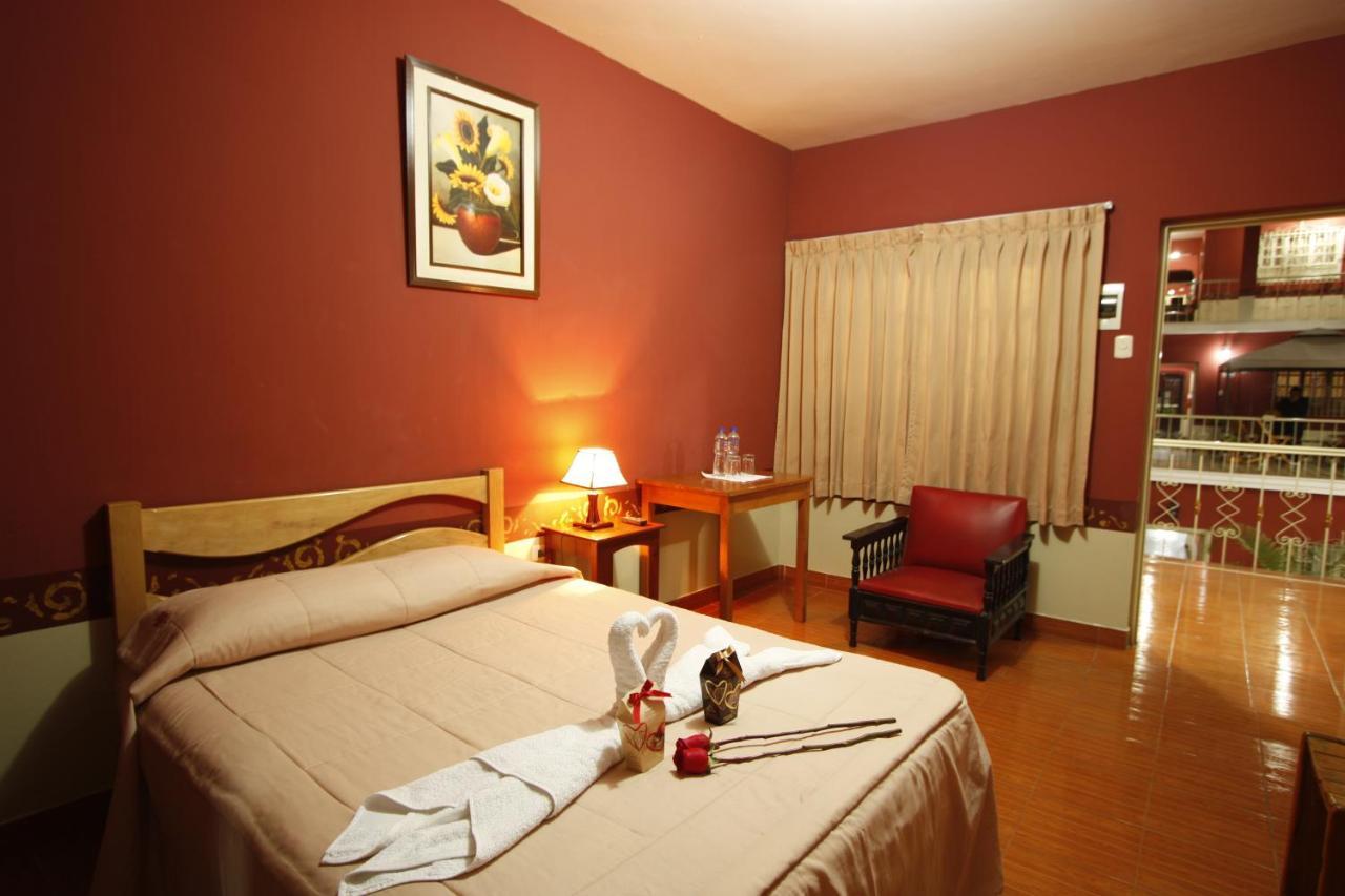 Hotel Colonial Trujillo Extérieur photo