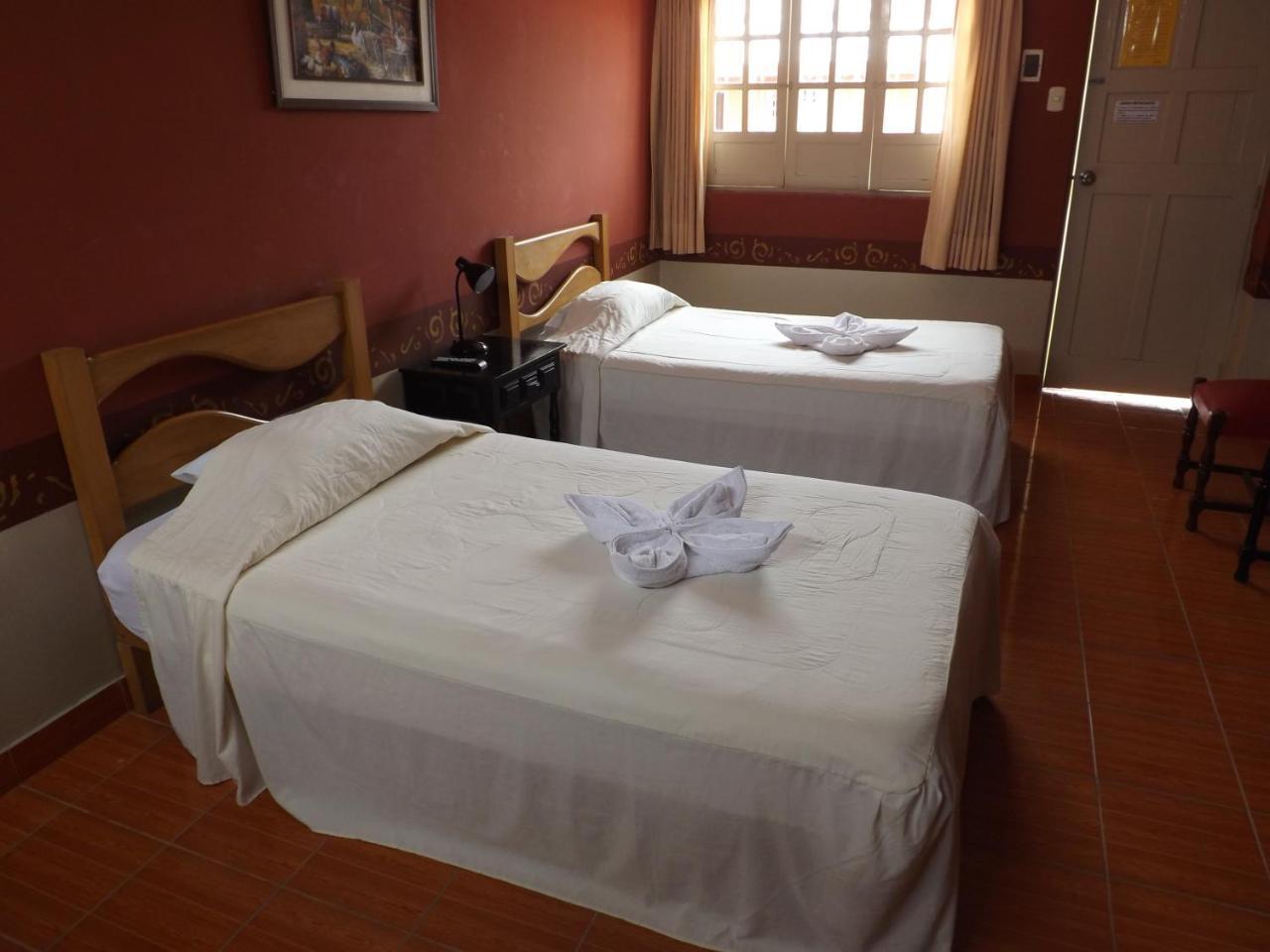 Hotel Colonial Trujillo Extérieur photo