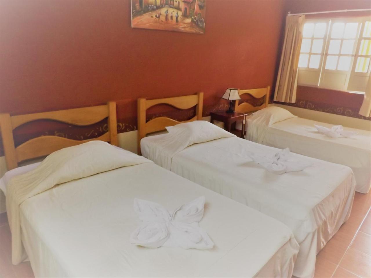 Hotel Colonial Trujillo Extérieur photo