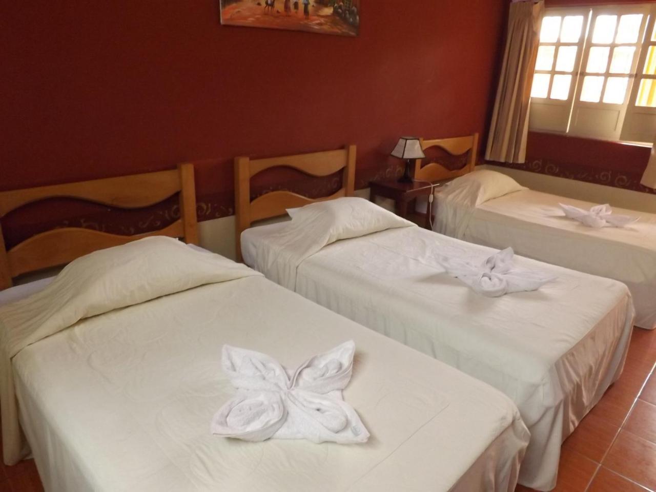 Hotel Colonial Trujillo Extérieur photo