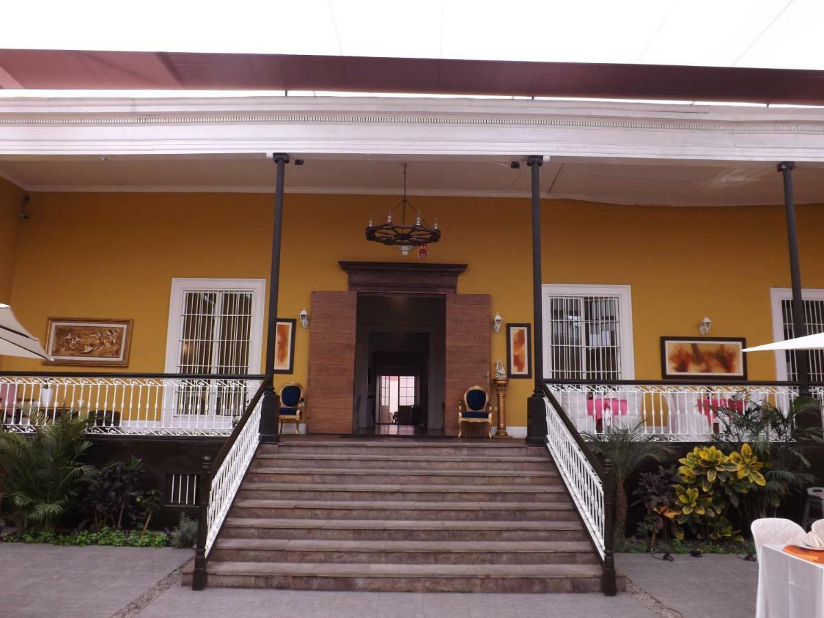 Hotel Colonial Trujillo Extérieur photo