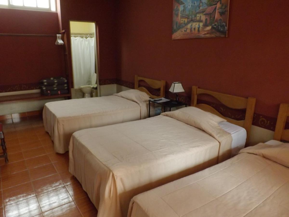 Hotel Colonial Trujillo Extérieur photo