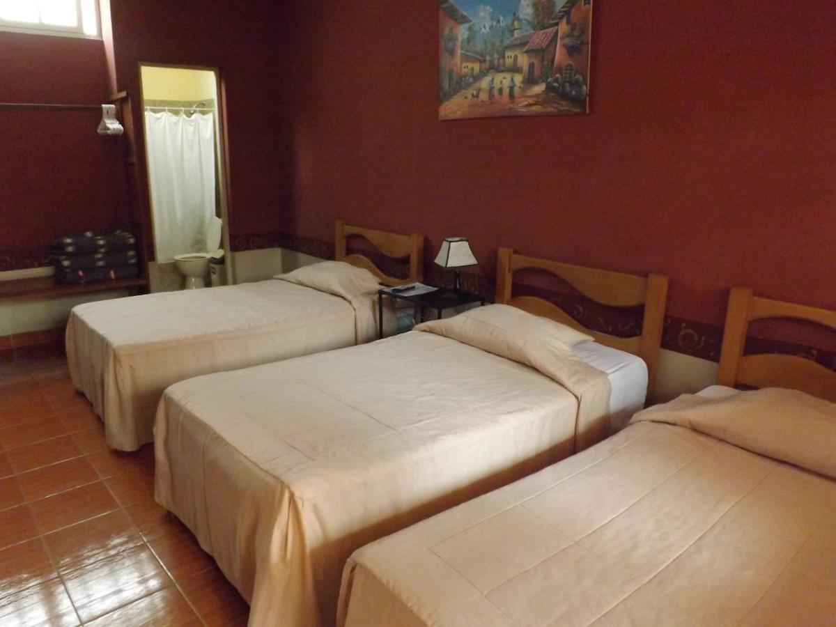 Hotel Colonial Trujillo Extérieur photo